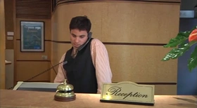 Réceptionniste, Alexandre