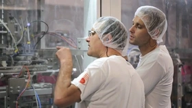 Yoann, conducteur de ligne de production alimentaire